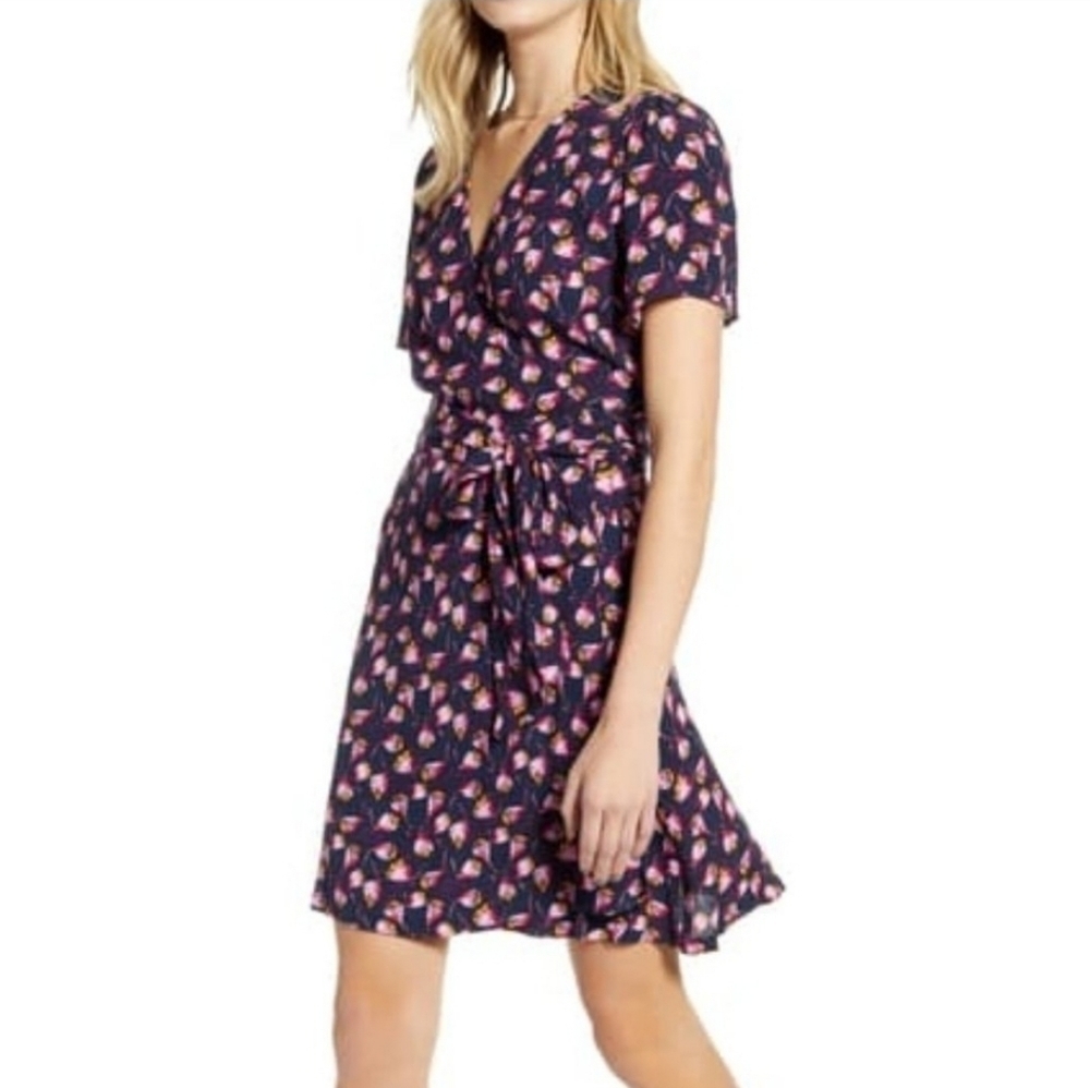 Chelsea 28 Wrap Dress Women Size Small Floral Short Sleeve